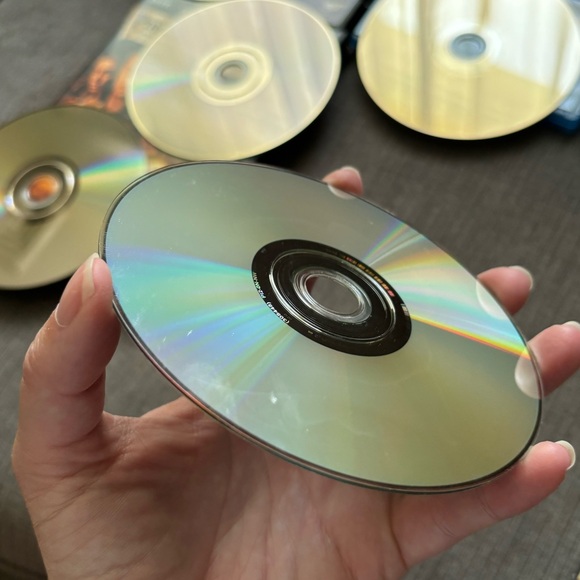 Bundle of 6 gently used Disney movies, 4 DVD’s & 2 Blu-ray’s - Picture 5 of 11